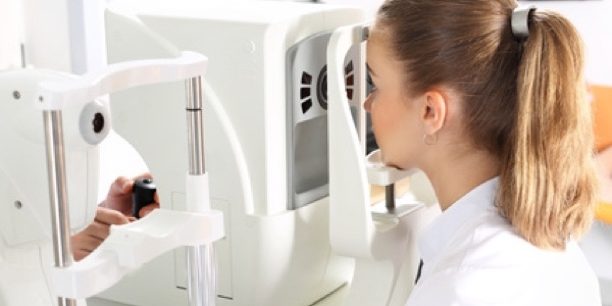 Bei grünem Star hilft ein Augenarzt.